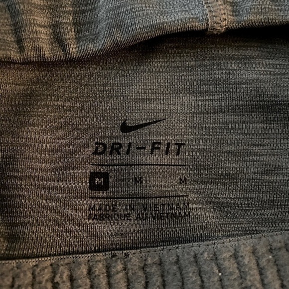 Nike Swoosh 2.0 Sports Bra. NWOT Gray Women’s Size Medium. - Picture 5 of 5